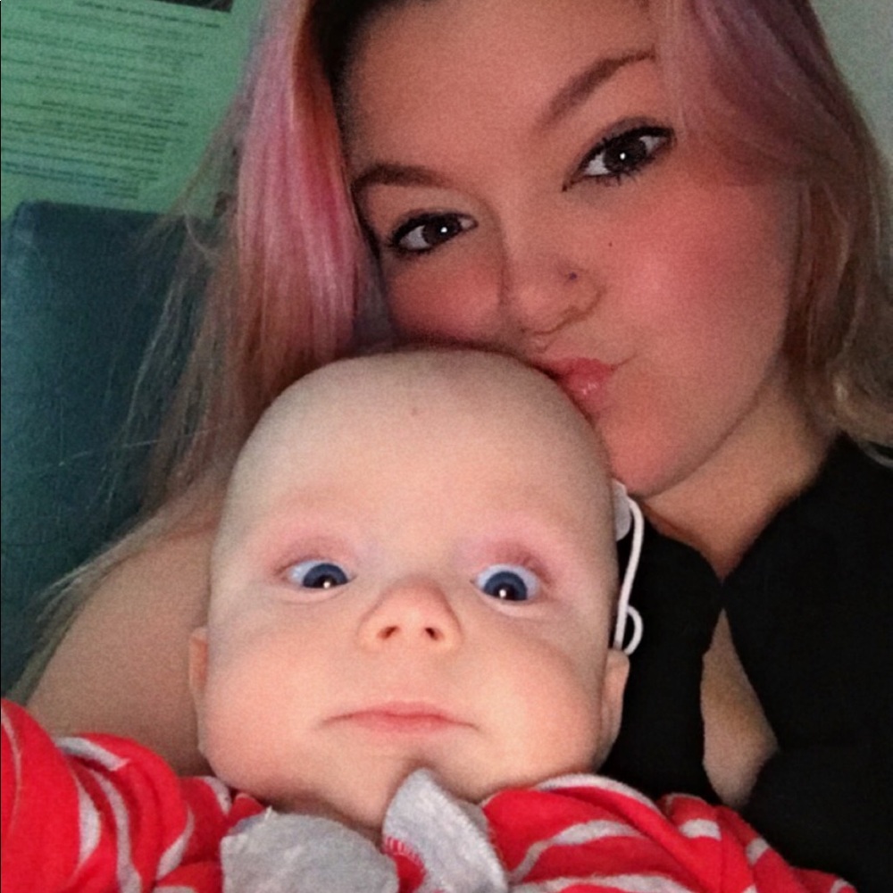 Meet your Posher, Lora